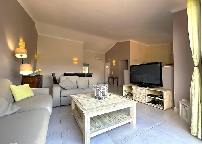 3 Dans Avec Piscine Villa